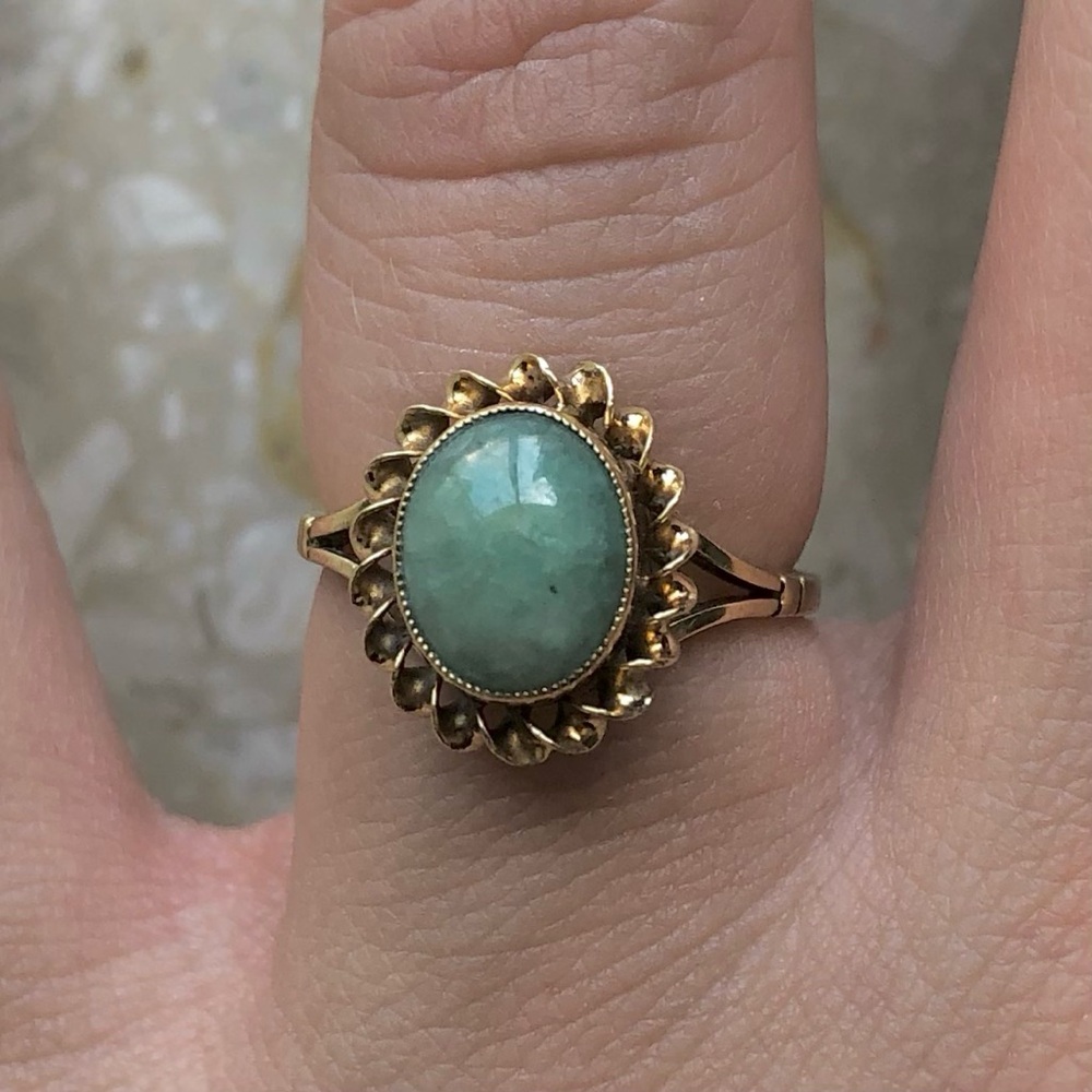Jade Oval Yellow Gold Victorian Vintage Ring